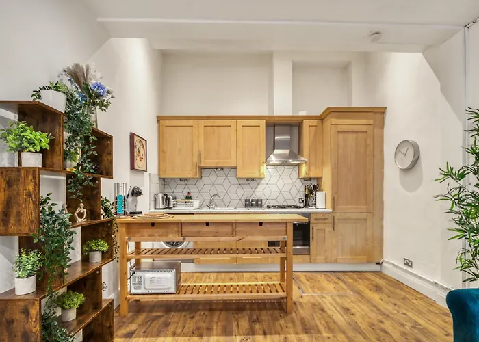 Vibrant 2-Bed By Bow