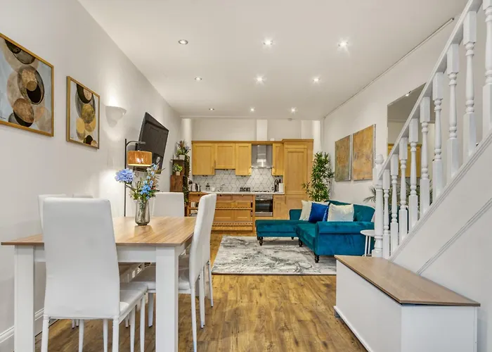 Vibrant 2-Bed By Bow