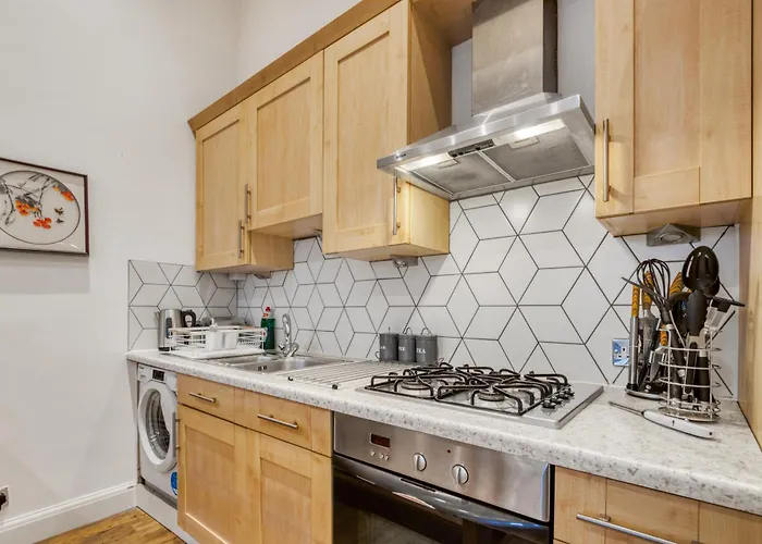 Vibrant 2-Bed By Bow